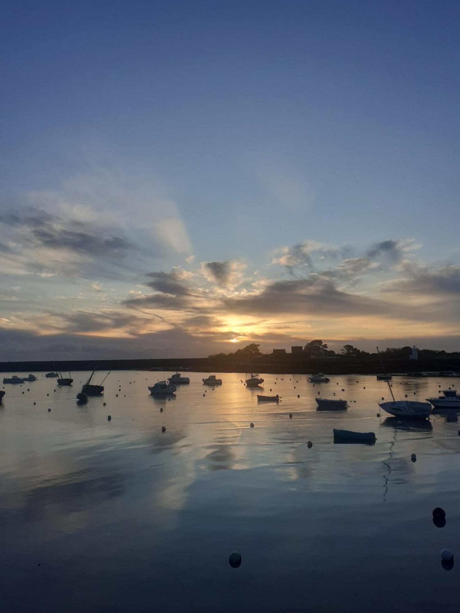 Le Mora Hotes Bed & Breakfast Barfleur Exterior photo